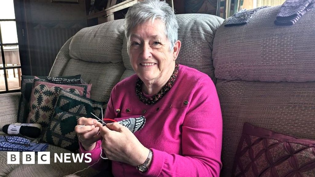 Knitter records glove patterns to save Sanquhar designs
